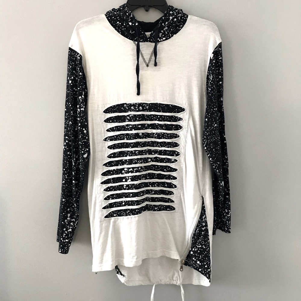 Broken thread distressed splattered top